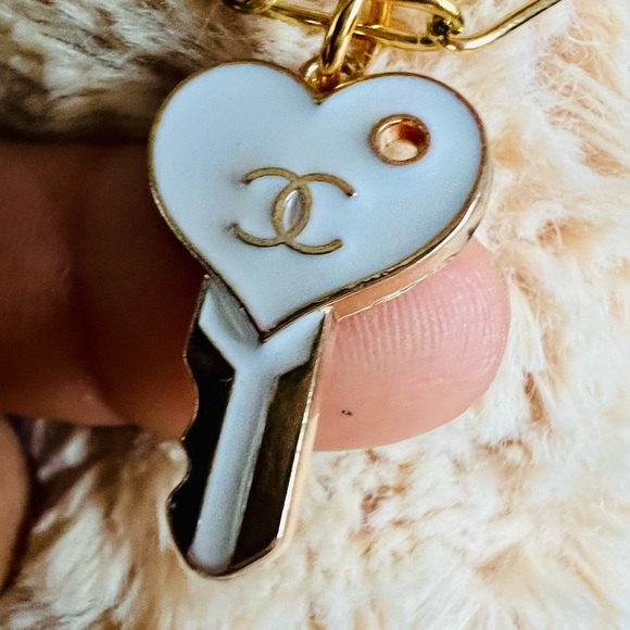 Upcycled White cc Heart Key charm - Picture 5 of 12